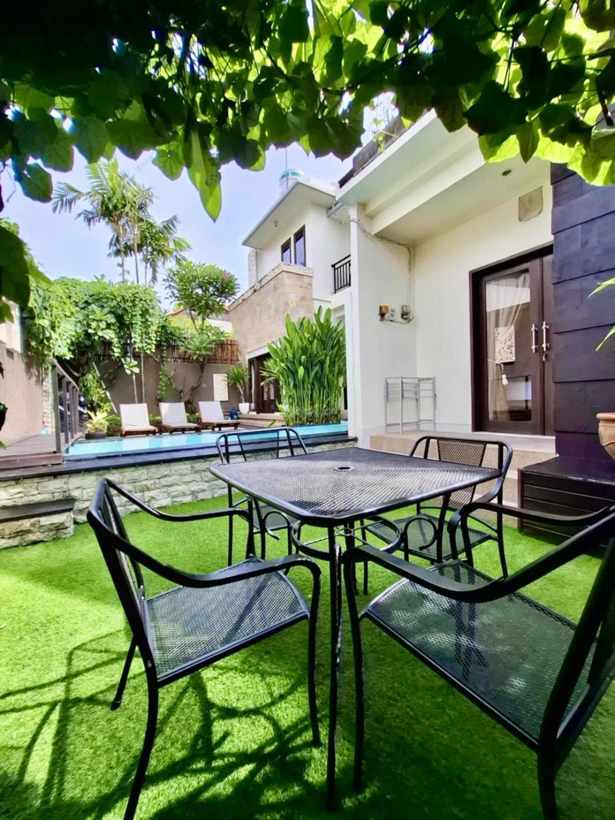 6 Bedroom - Location - Dewi Villa *